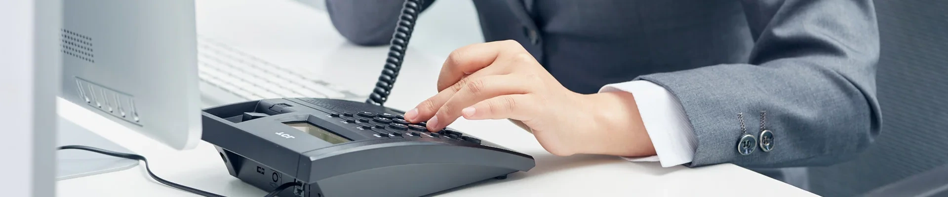 ကြှနျုပျတို့ကိုဆကျသှယျရနျ